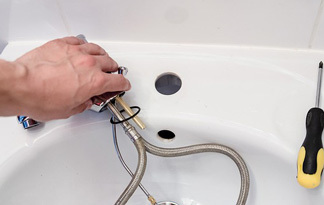 Bild: Badezimmer und Waschbecken Armaturen