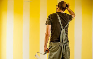 Bild: Handwerker im Badezimmer